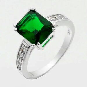 Green Emerald CZ Silver Fashion Ring Size 6 NWOT